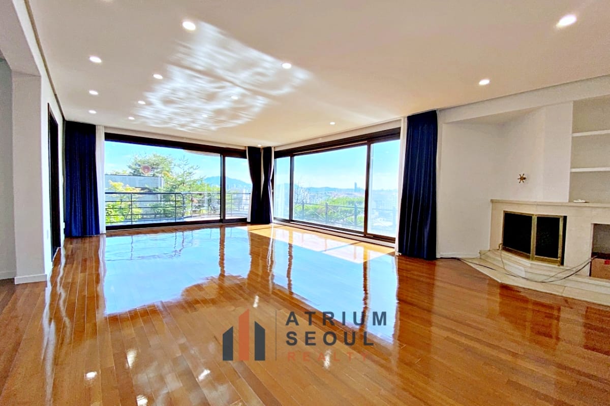 Living Room - Luxury Villa in UN Village in Seoul -For Rent - Atrium Seoul Realty (9)