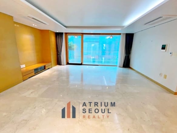 Living Room - Modern Villa in Hannam-dong - Apartment Rent in Seoul - Atrium Seoul Realty