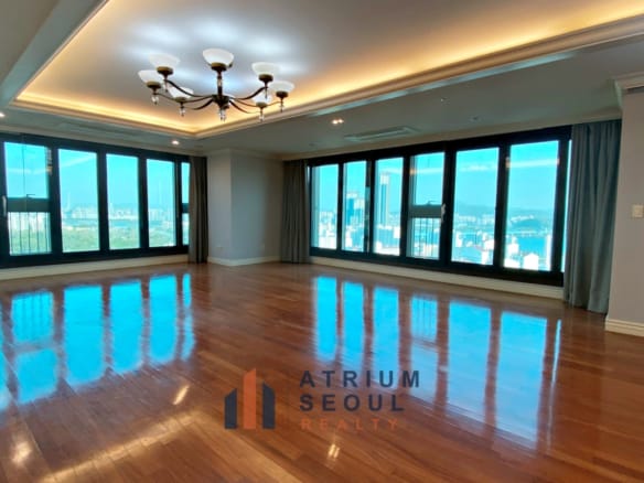 Living Room Yongsan City Park Apartment For Monthly Rent in Seoul - Atrium Seoul Realty