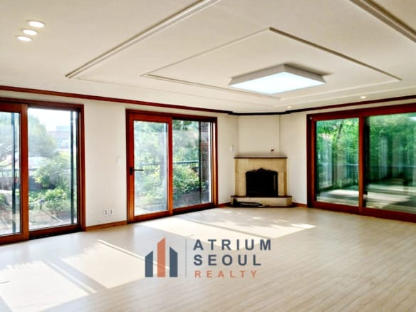 Living Room in 5BR Duplex Villa in French Village Private Garden - Seoul Apartment For Rent