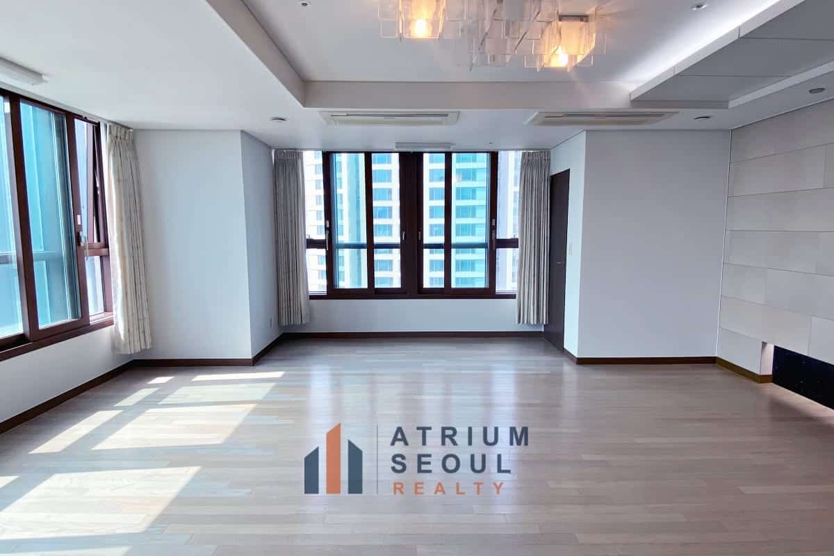Living area_Yongsan City Park Apartment For Rent
