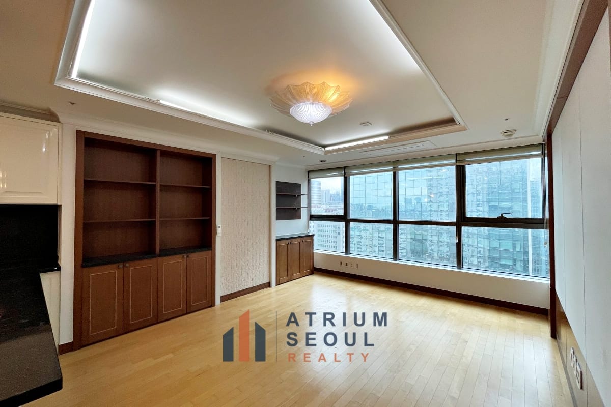 Living Space - Apartment in Yeouido for rent
