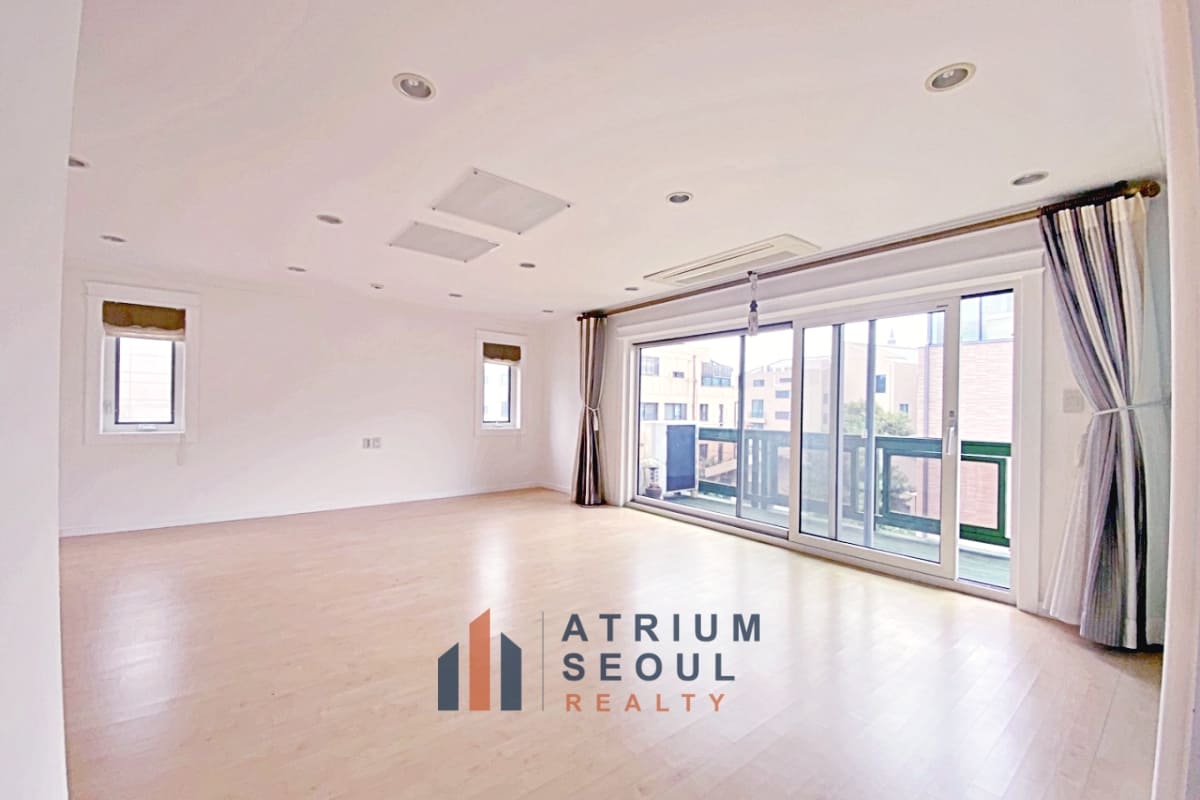 Living Space Premium Villa for Rent in Hannam-dong