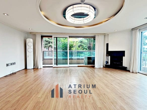 Living Space in Semi-Furnished Expat-Exclusive Residence - Apartment for Rent in Itaewon, Seoul - Atrium Seoul Realty