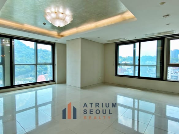 Living Space_Namsan Lotte Castle Iris Apartment in Seoul