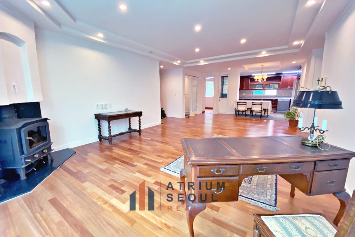 Living - Villa for Rent in Seorae Village