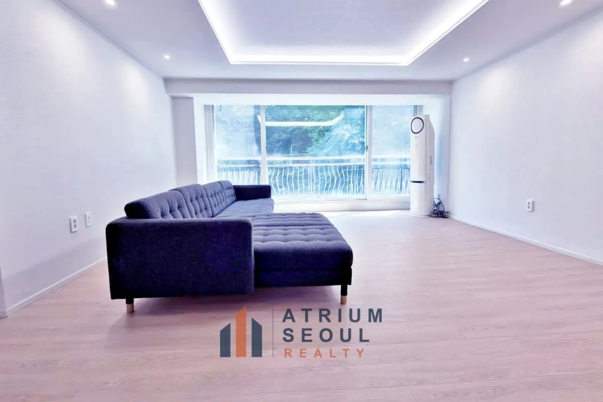Living area 4BR Villa For Rent in Seorae Village, Banpo