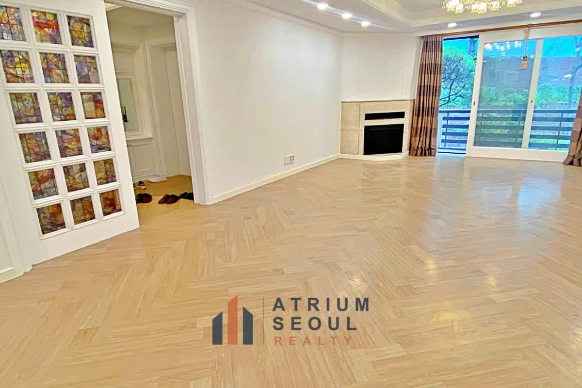 Living area - Monthly Rent - Villa with garden