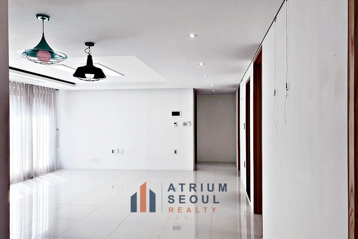 Living area - Villa for Rent in Seorae Village