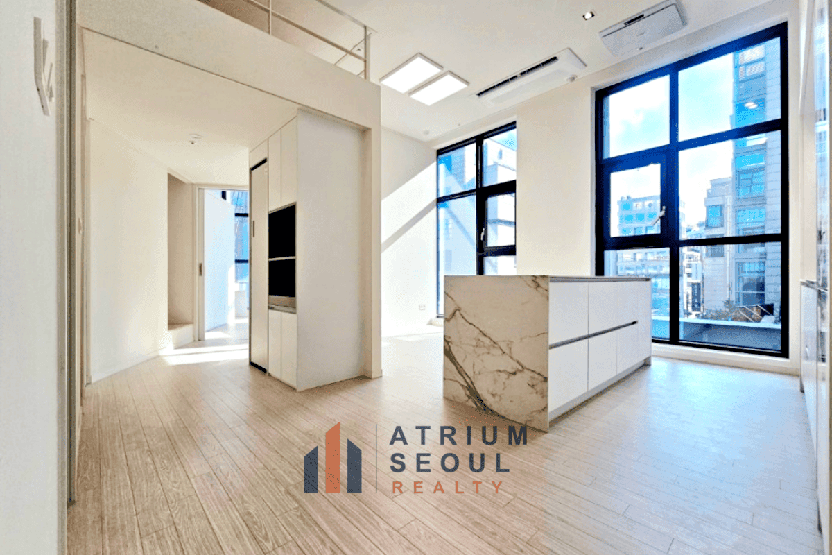 Living area and Dining Duplex Apartment for Rent in Gangnam