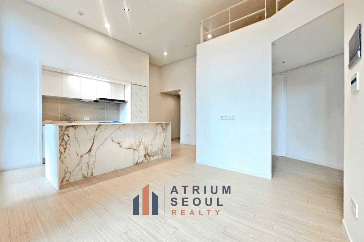Living area in Duplex Apartment for Rent in Gangnam