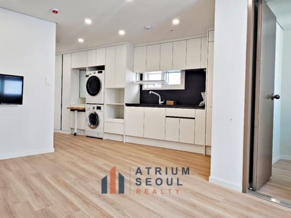 Living area in Modern Studio Apartment for Rent in Samseong-dong, Gangnam, Seoul