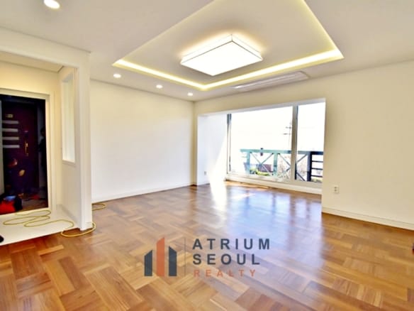 Living room Itaewon Luxury Apartment - For Monthly Rent in Seoul