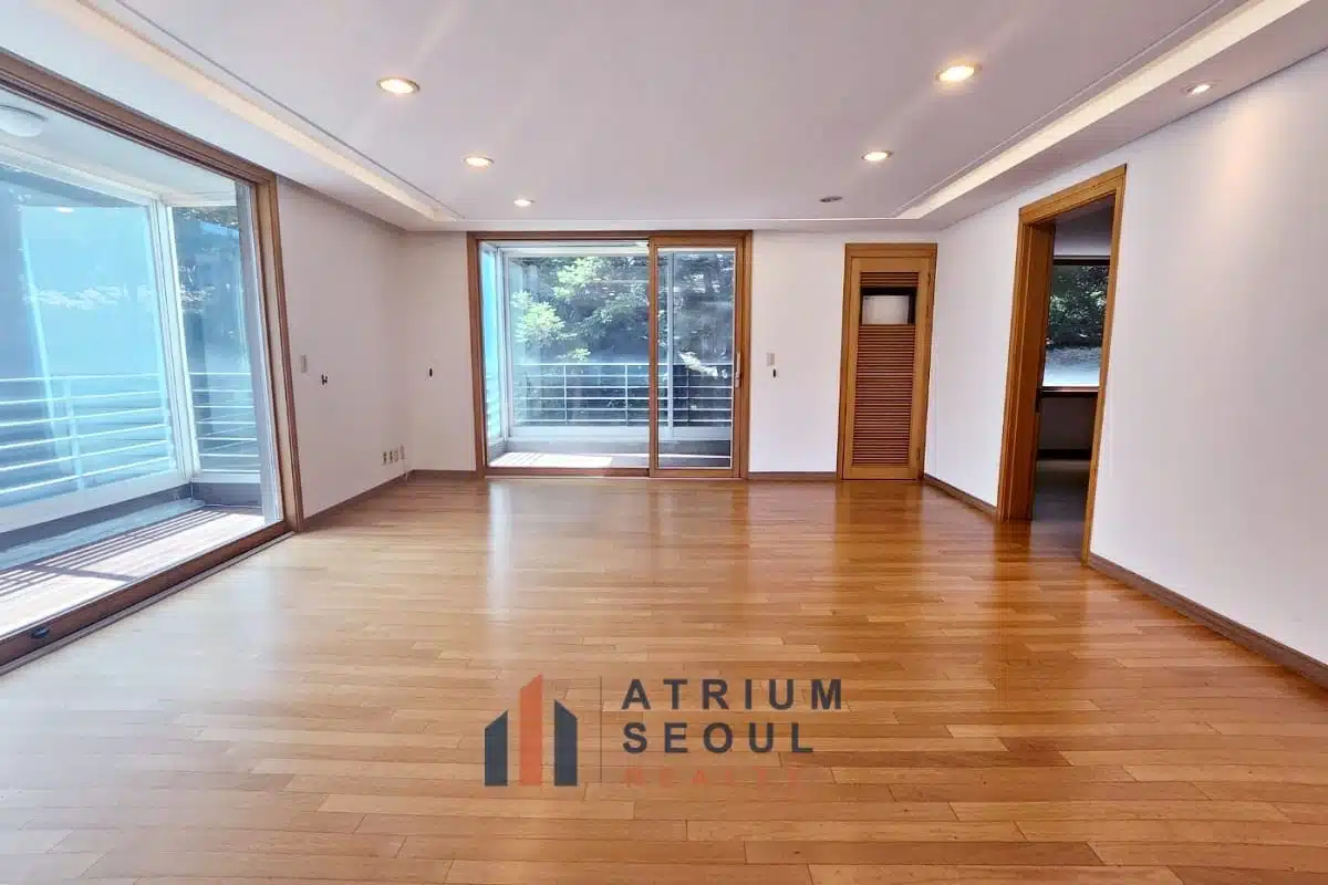 Living room Luxury 4BR Villa For Rent near Hannam the hill in Seoul