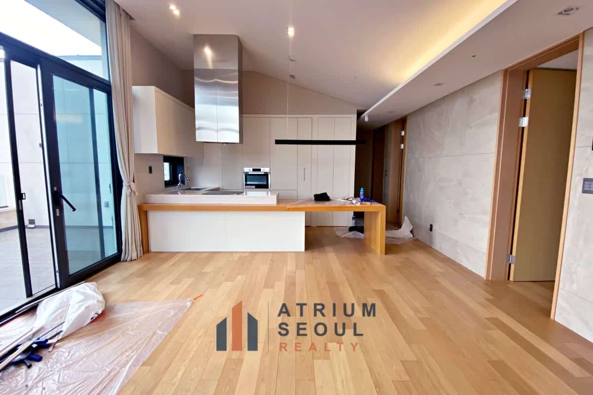 Living room in Itaewon Villa for Rent in Seoul - Atrium Seoul Realty