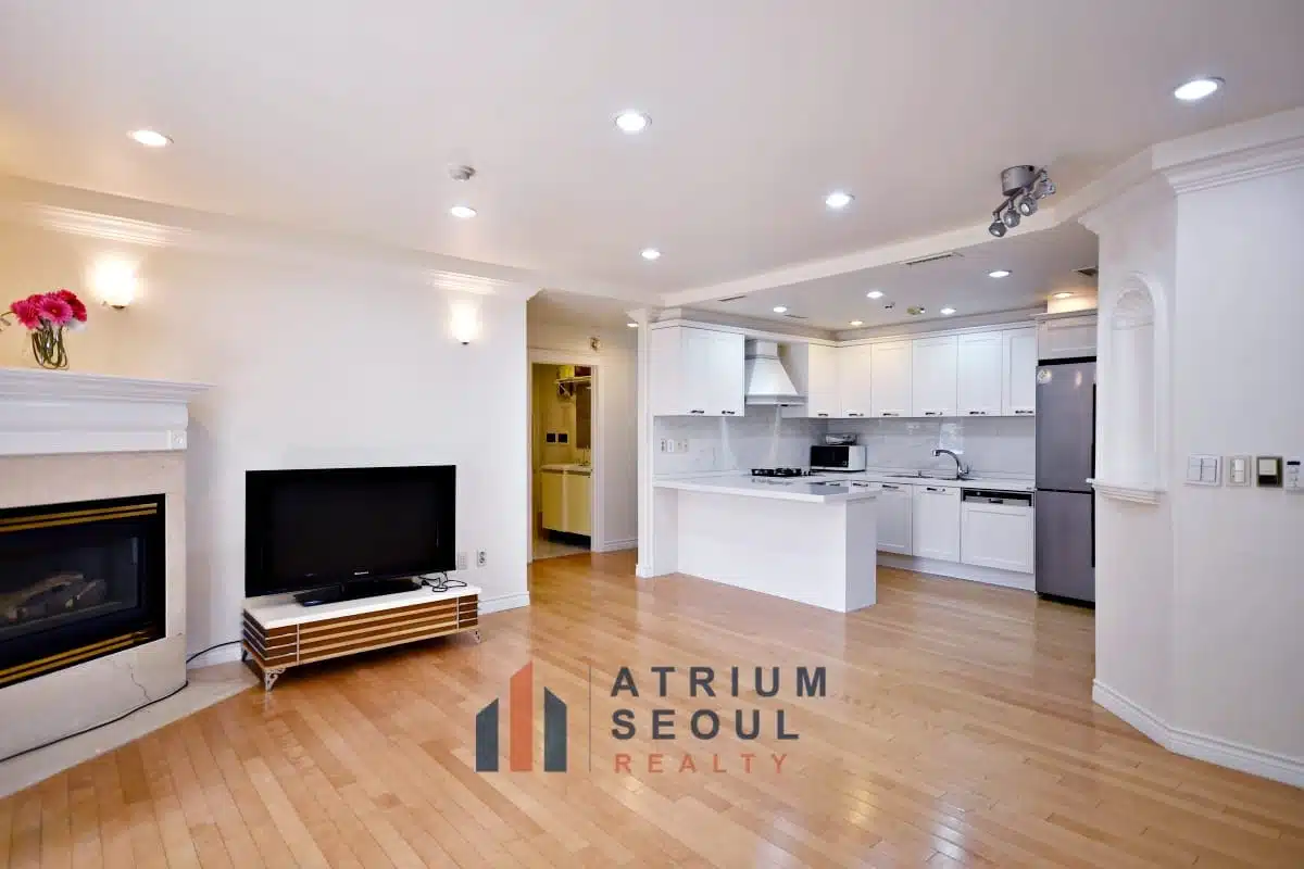 Living room in Spacious 3BR Villa for Rent in Hannam-dong Yongsan in Seoul with Private Terrace