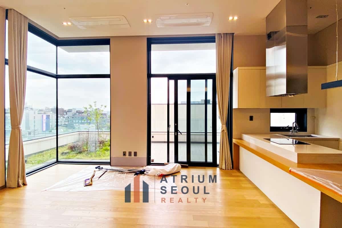 Living room with wide window Itaewon Villa for Rent in Seoul - Atrium Seoul Realty