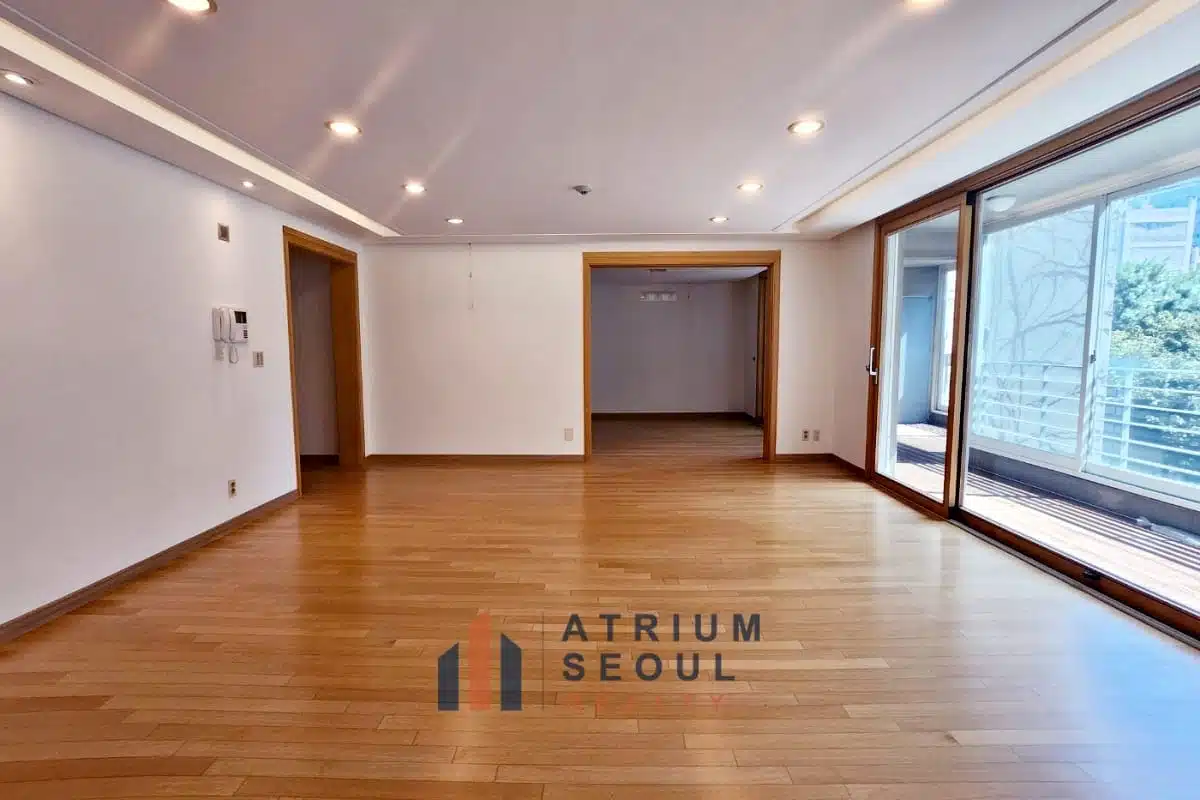 Living space Luxury 4BR Villa For Rent near Hannam the hill in Seoul