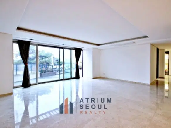 Living space - Luxury Villa with Spacious Private Garden & Panoramic River Views - Apartment for Monthly Rent in Seoul - Atrium Seoul Realty (22)