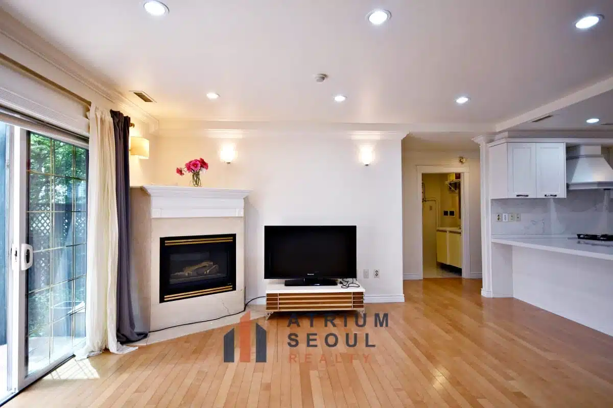Living space Spacious 3BR Villa for Rent in Hannam-dong Yongsan in Seoul with Private Terrace