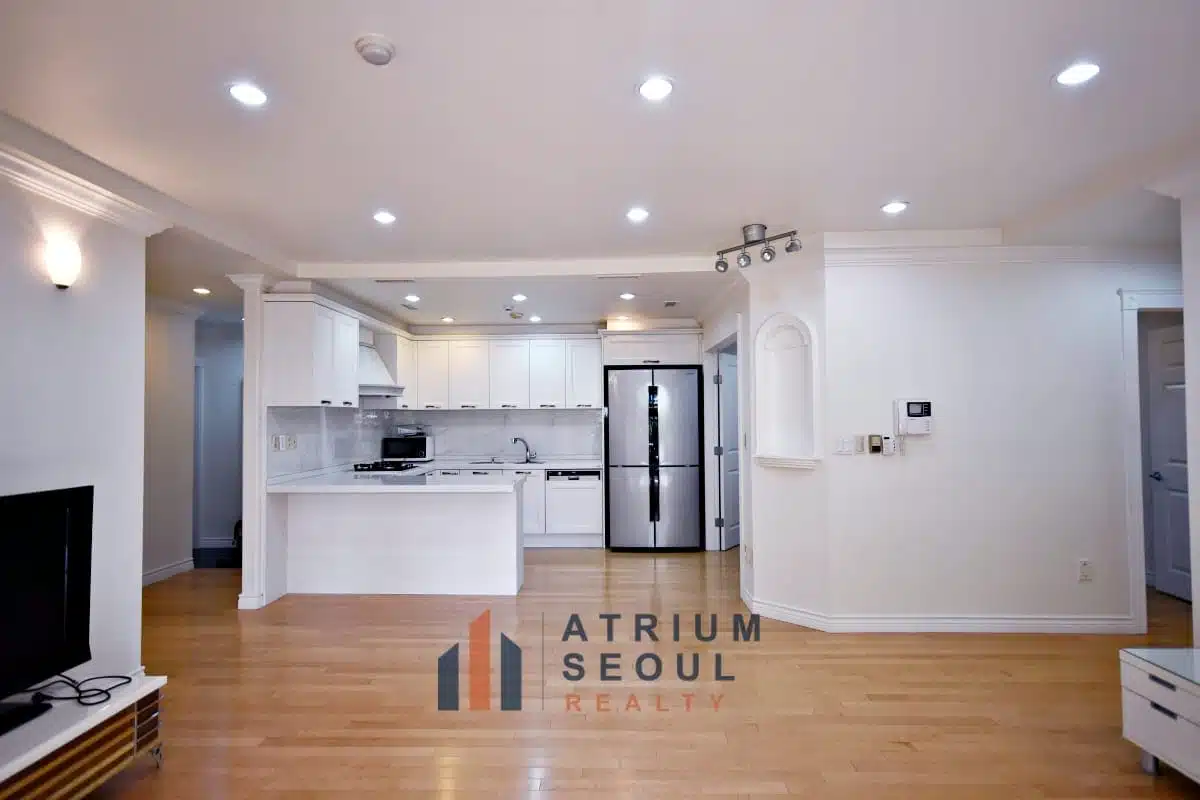 Living space Spacious 3BR Villa for Rent in Hannam-dong Yongsan in Seoul