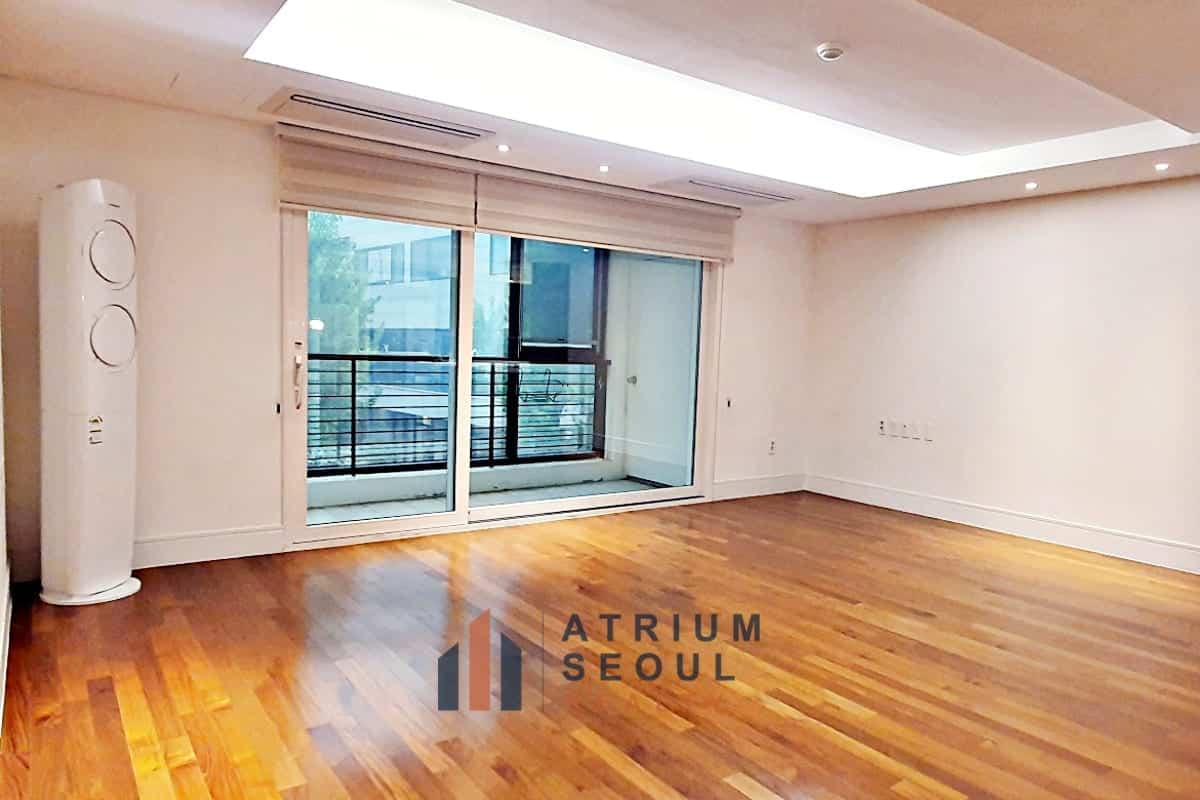 Living space at Luxury apartment for rent in French village seoul