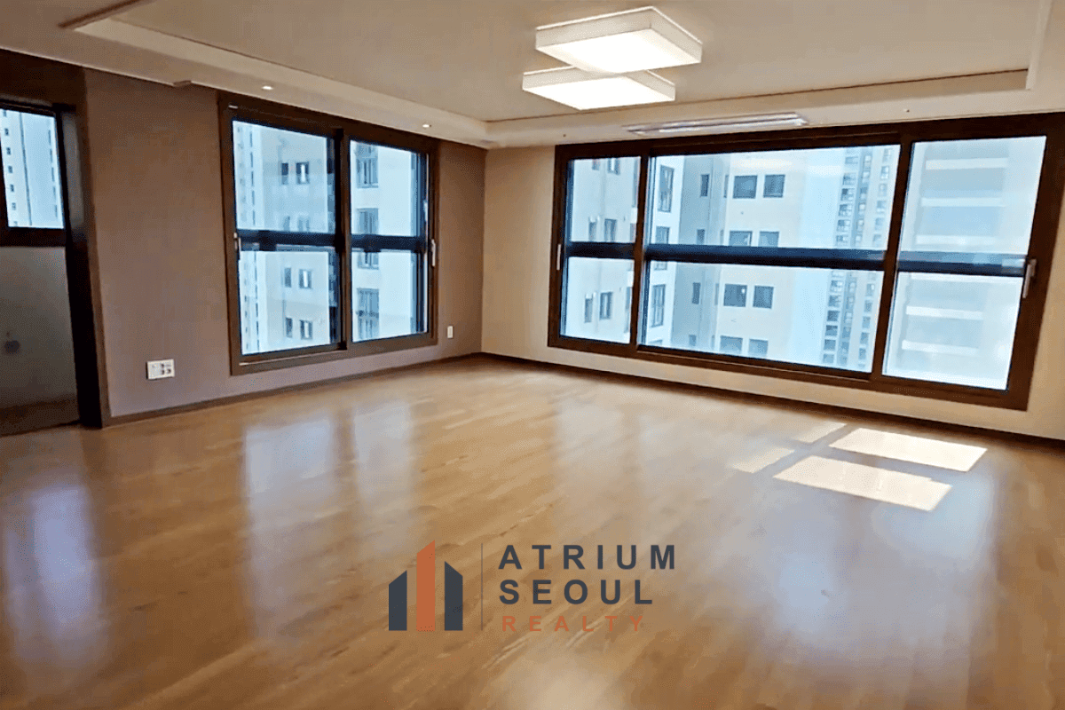 Living space in Spacious 4 Bedroom Apartment for Rent in Helio City Jamsil, Songpa, Seoul - Atrium Seoul Realty