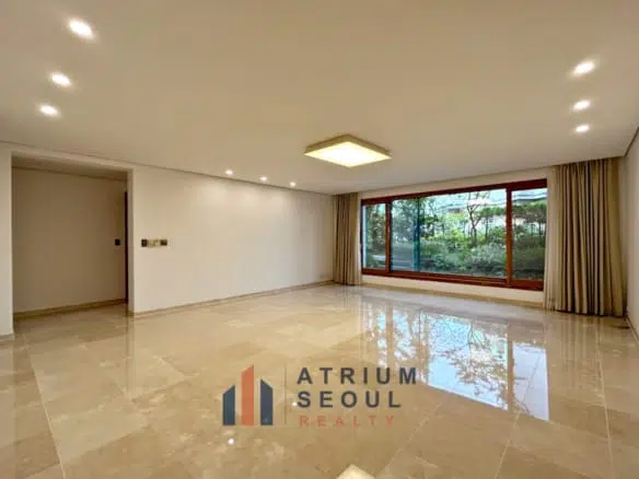 Luxury 5BR Villa with Private Garden for Rent in Hannam-dong UN Village - Atrium Seoul Realty