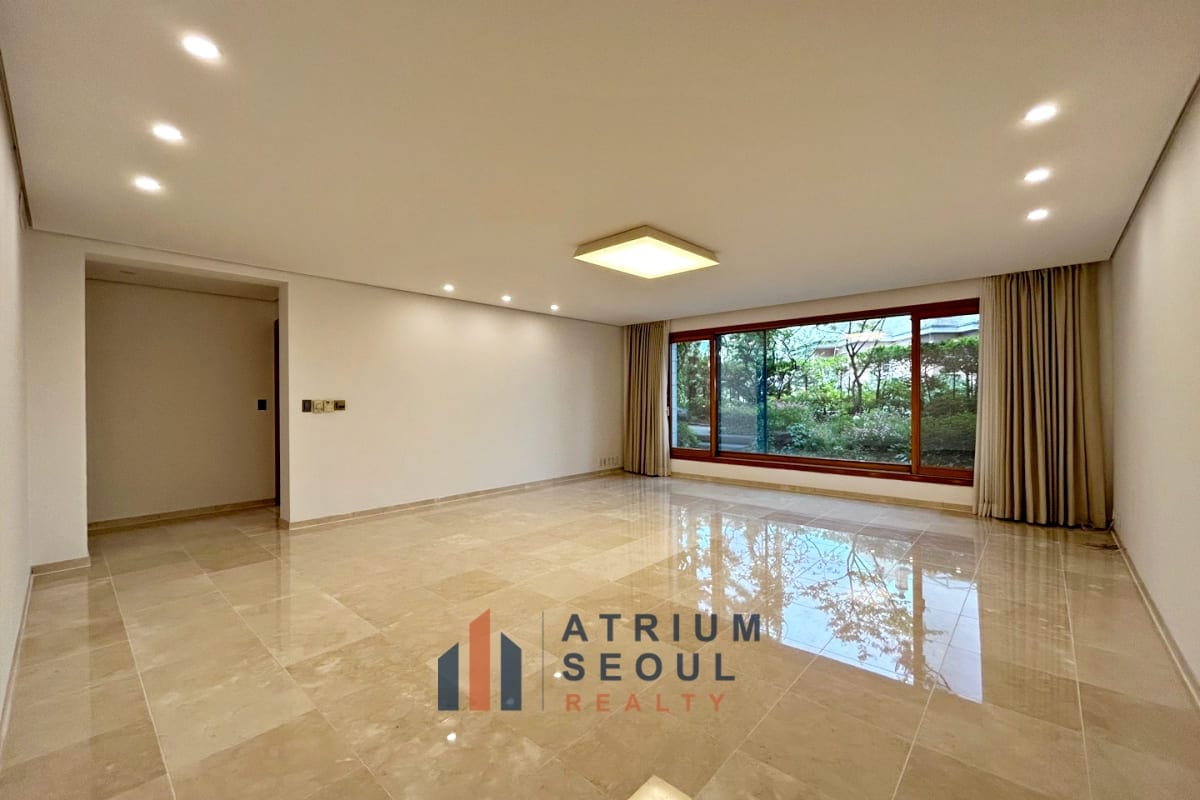 Luxury 5BR Villa with Private Garden for Rent in Hannam-dong UN Village - Atrium Seoul Realty
