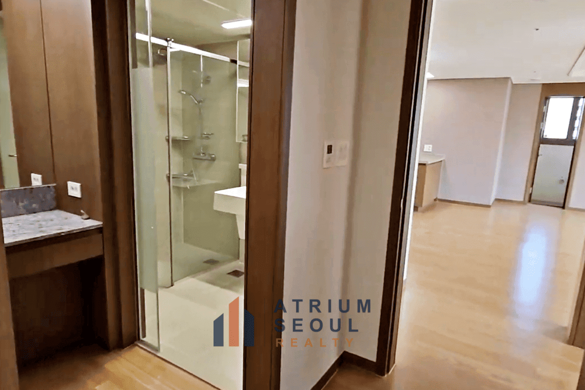 Master room - Spacious 4 Bedroom Apartment for Rent in Helio City Jamsil, Songpa, Seoul - Atrium Seoul Realty