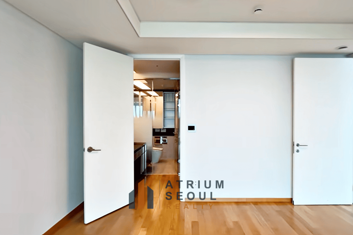 Master room TRIMAGE 3BR Apartment for Rent in Seongsu Seoul - Atrium Seoul Realty