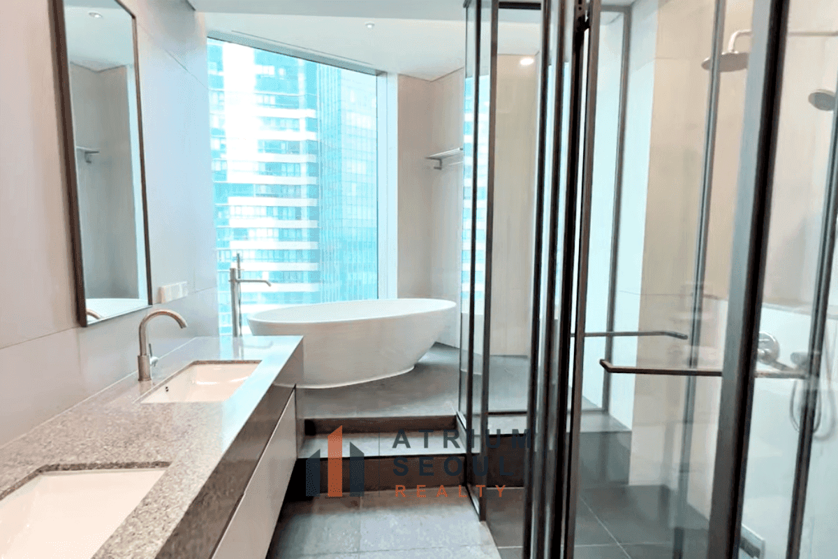 Master room bath Acro Seoul Forest 3BR Apartment for Rent Seoul Forest & Han River view , Seoungsu, Seoul - Atrium Seoul Realty
