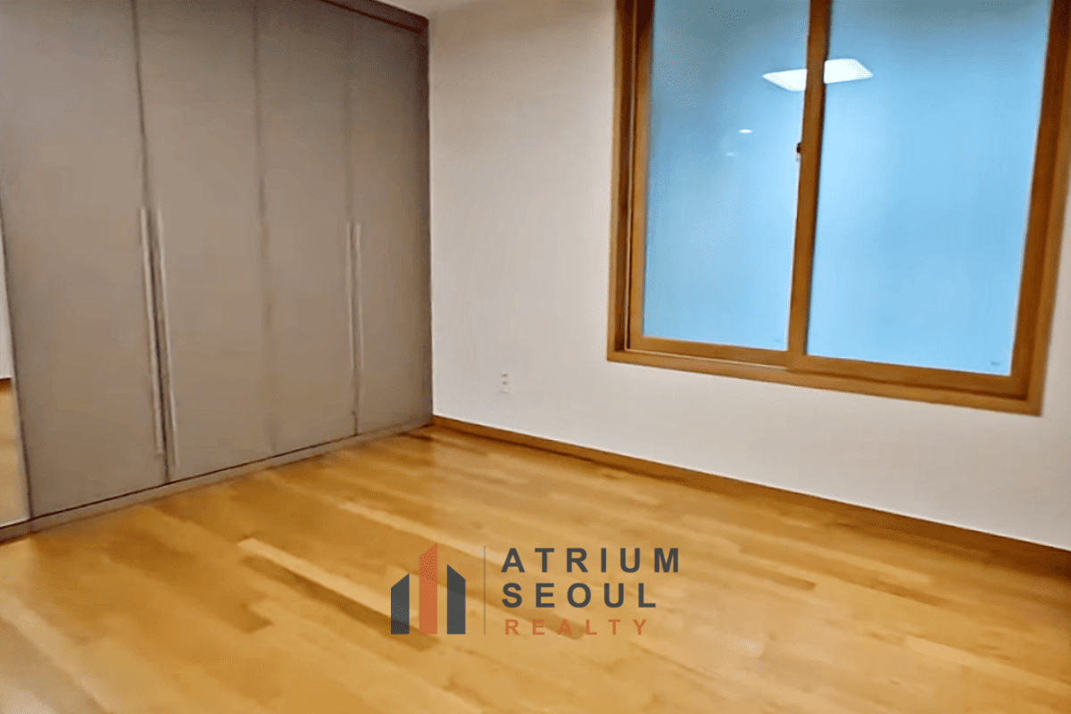 Master room in 3 Bedroom Apartment for Rent in Helio City, Jamsil, Songpa - Atrium Seoul Realty