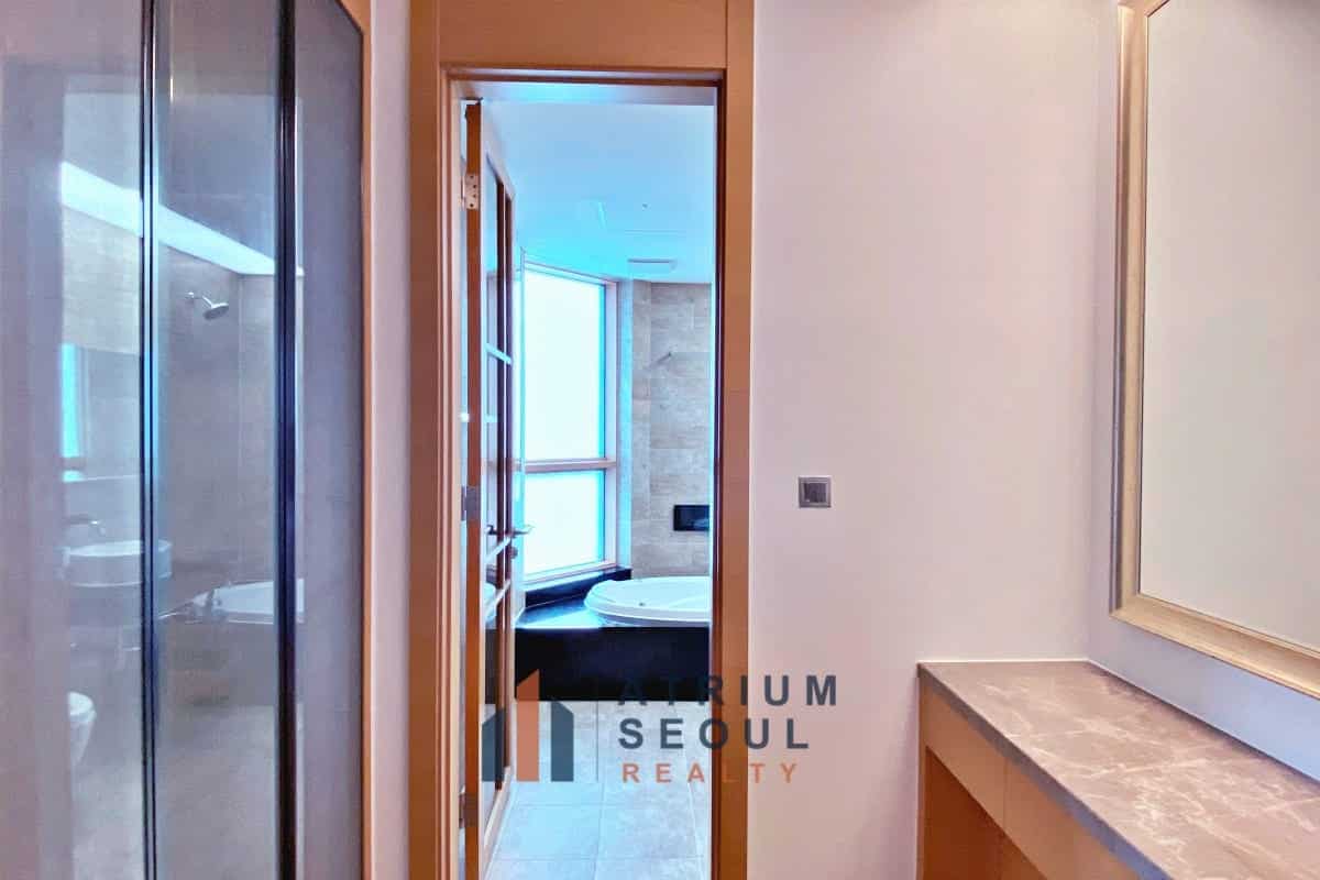 Master room powder room_SK Leaders View Namsan Apartment For Rent- Myeongdong