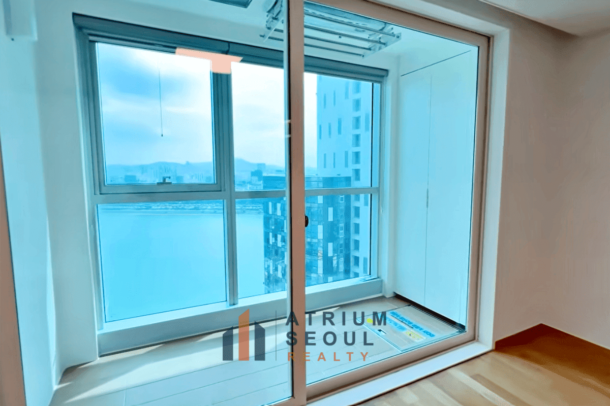 Master room view TRIMAGE 3BR Apartment for Rent in Seongsu Seoul - Atrium Seoul Realty