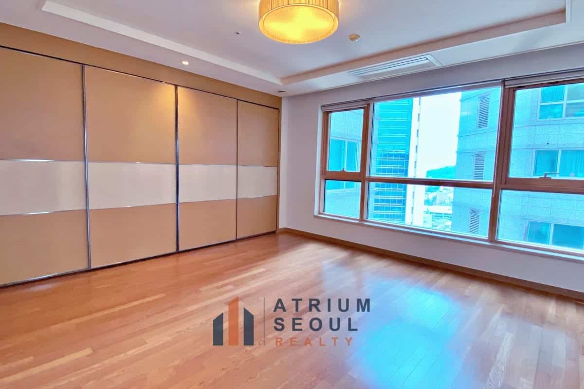 Master room_SK Leaders View Namsan Apartment For Rent- Myeongdong