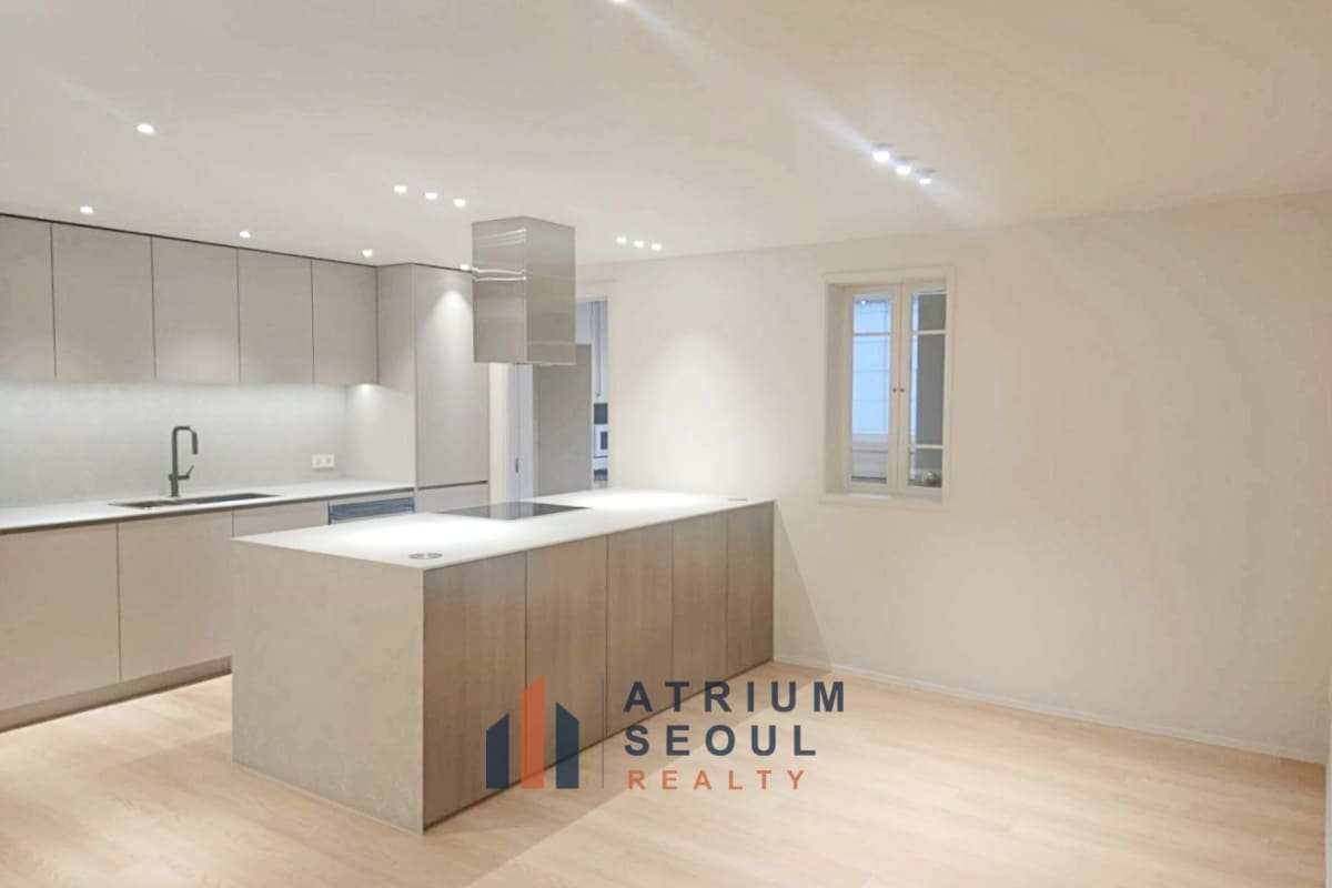 Modern Kitchen - Newly Renovated 4-Bedroom Home with Private Terrace For Rent in Banpo - Atrium Seoul Realty