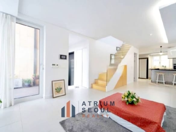 Modern Duplex Villa For Rent in French Village