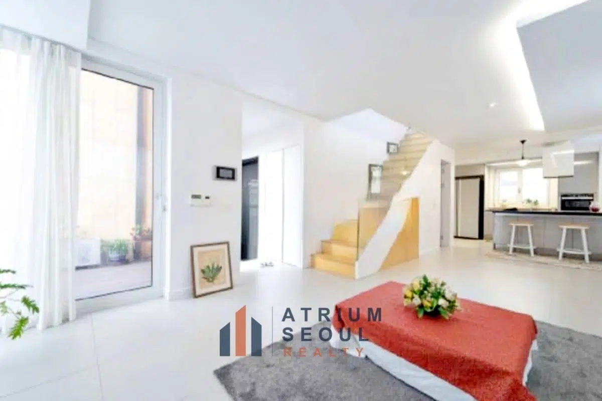 Modern Duplex Villa For Rent in French Village
