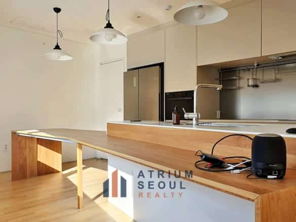 Modern Kitchen at Recently Renovated apartment For rent in French Village Seoul