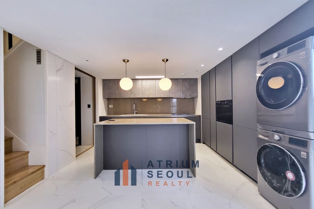 Modern Kitchen Aprtment For Rent in Gangnam Seoul