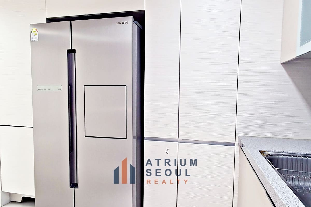 Modern Kitchen appliances - Villa for Rent in Seorae Village