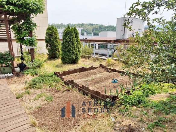 Rooftop Garden - Well-maintained 3BR villa for rent in Seorae Village, Banpo.