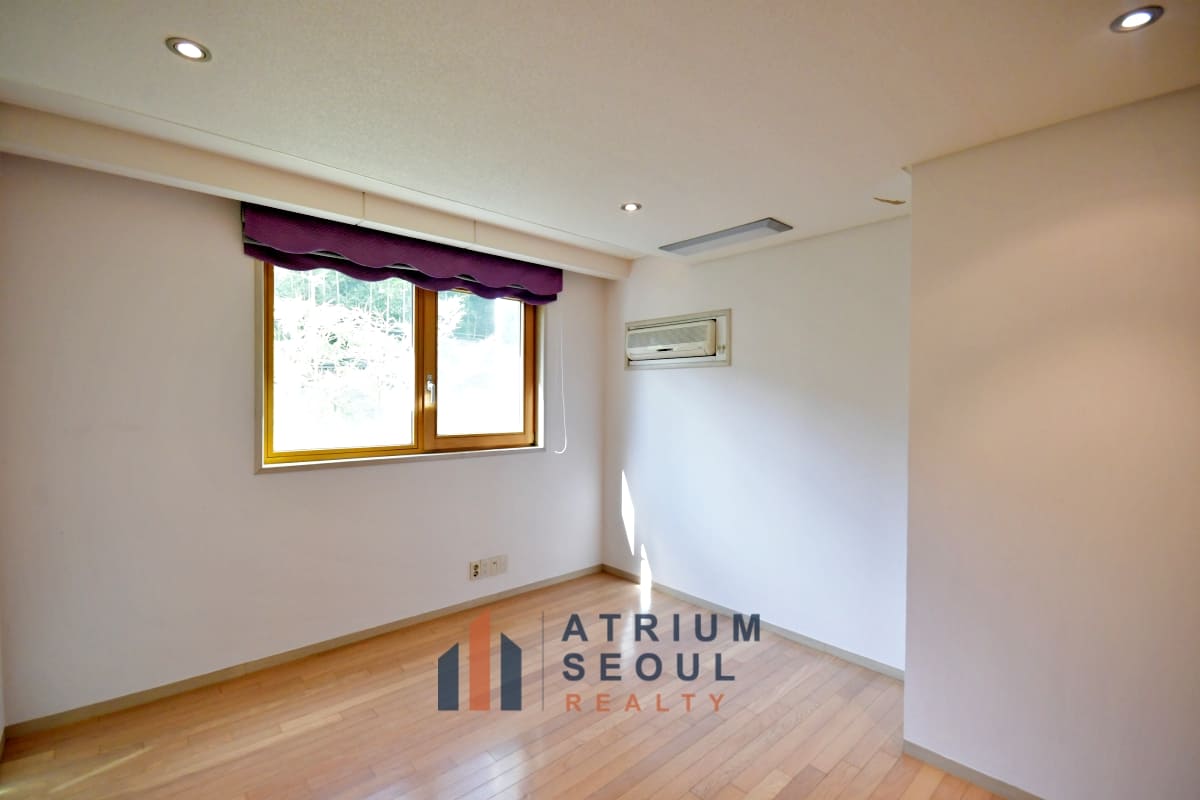 Room 2 in Itaewon 3-Bedroom Residence For Rent - Apartment Rent in Seoul - Atrium Seoul Realty