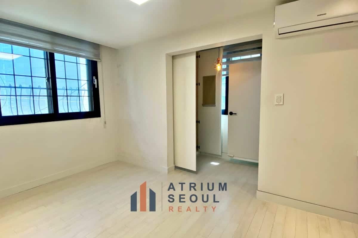 Room - Apartment for rent in French village