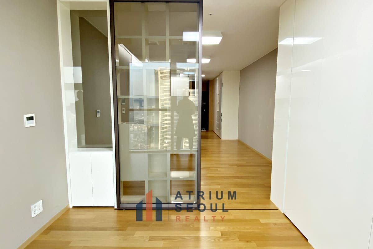 Room - Apartment in Yongsan For Rent