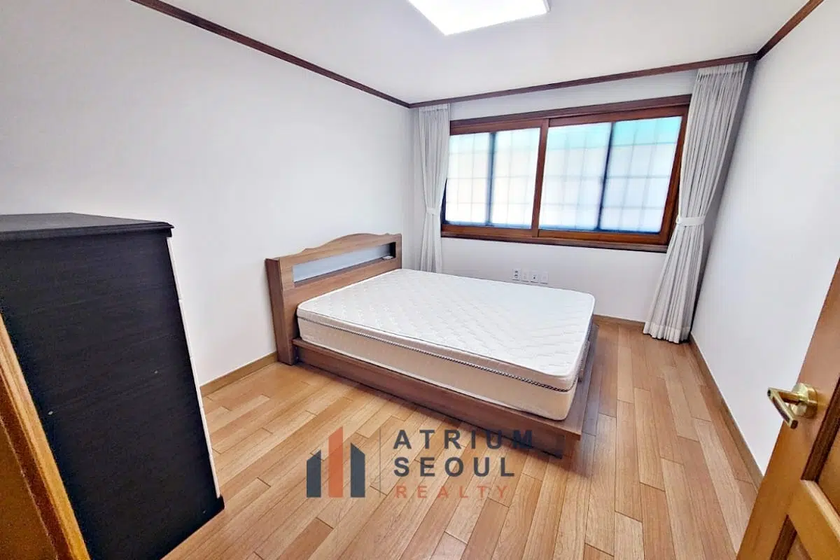 Room Fully Furnished Apartment for Monthly Rent in Itaewon, Seoul