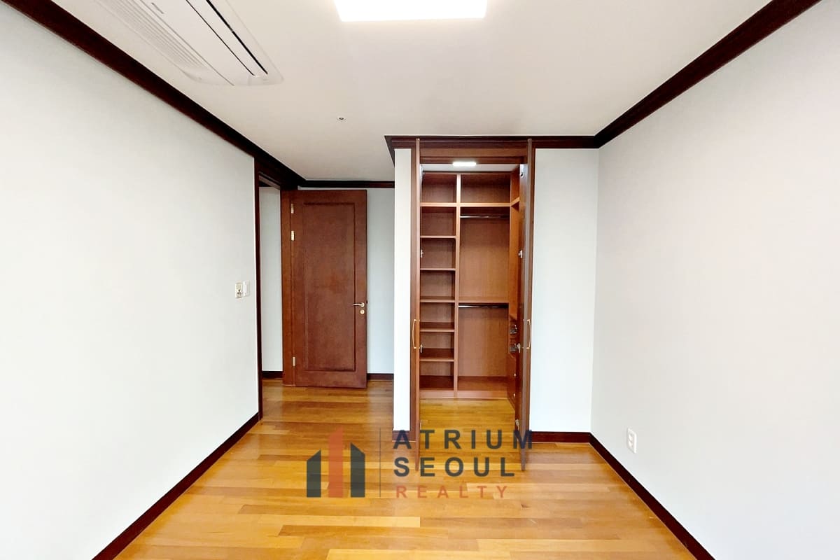 Room - Yeouido aprtment for rent