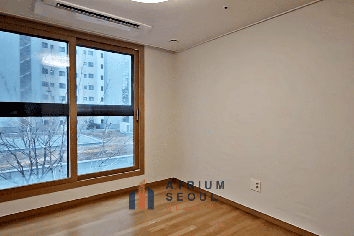 Room in 3 Bedroom Apartment for Rent in Helio City, Jamsil, Songpa - Atrium Seoul Realty