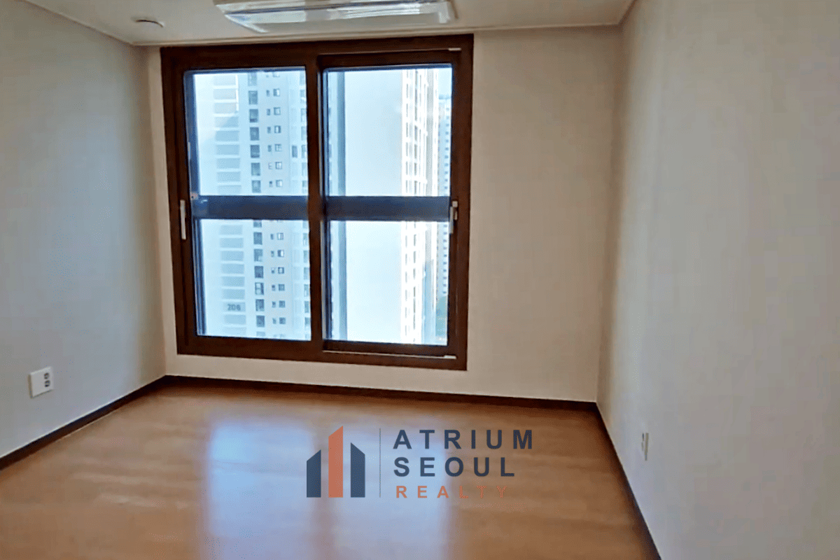 Room in - Spacious 4 Bedroom Apartment for Rent in Helio City Jamsil, Songpa, Seoul - Atrium Seoul Realty